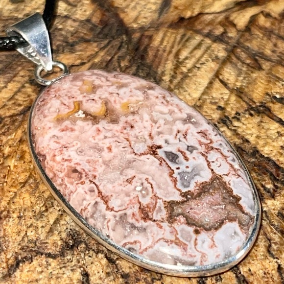 Beige- Brown Crazy Lace Agate Pendant 2 1/4” - Picture 1 of 11
